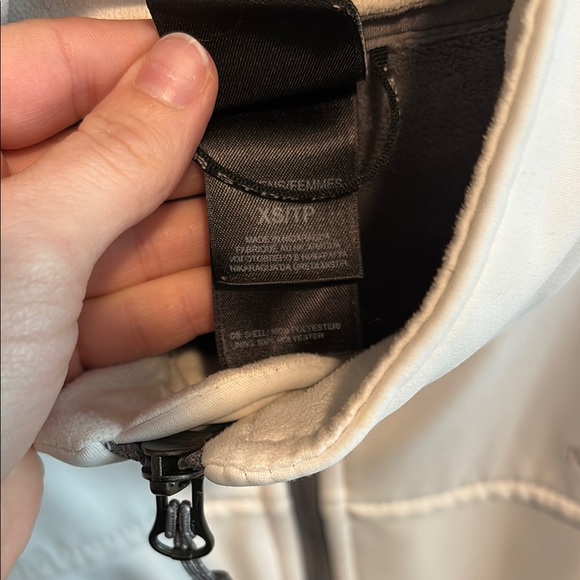 The North Face Women's White Jacket - Picture 3 of 8